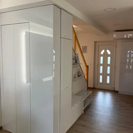 Vizparti Olle Apartment *