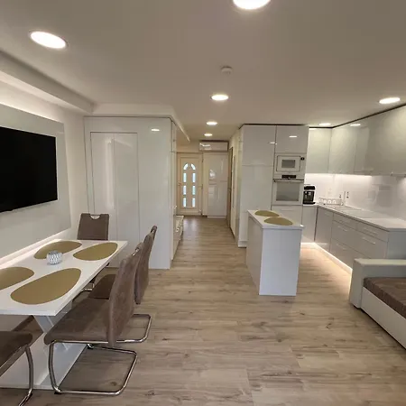 Vizparti Olle Apartment *